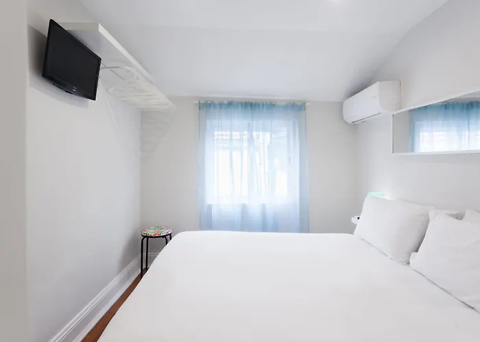 Urban בית הארחה 2*